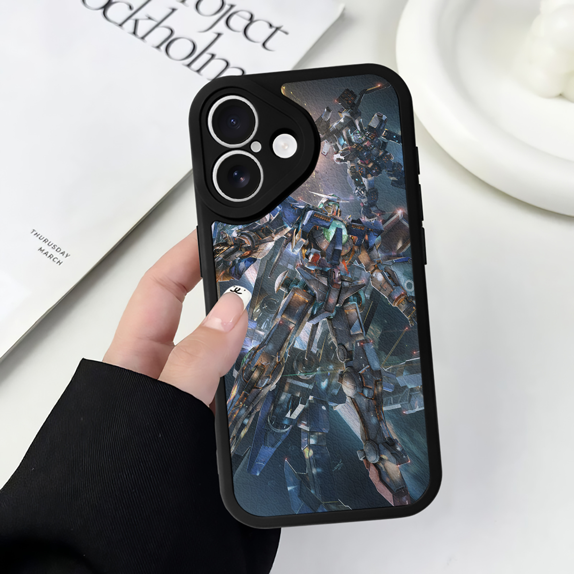 （画像用） 機動戦士ガンダム Mobile Suit Gundam 【iPhone 16シリーズ対応】シリコンスマホケース（レザー調） 材質：シリコン